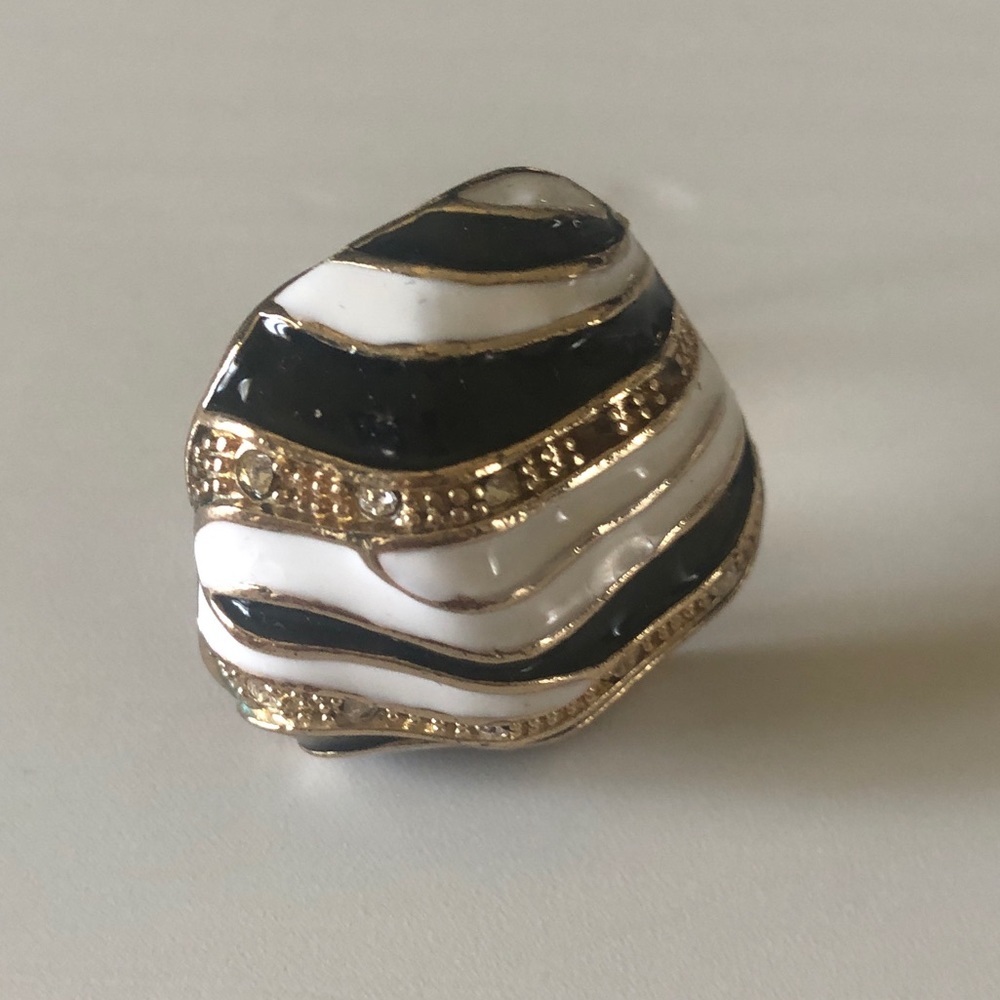 Costume jewelry ring